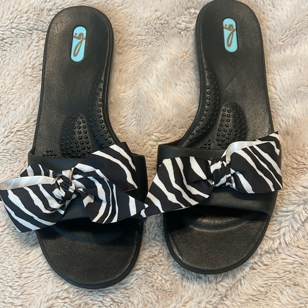 OKA b. Sandals